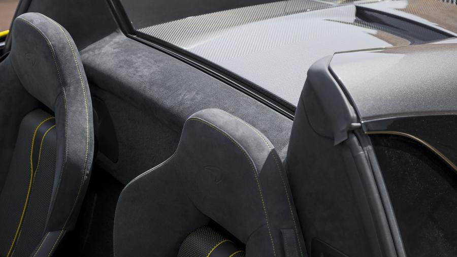 Детали интерьера McLaren 570S Spider 2017 года  (WW) (фото 75 из 78)